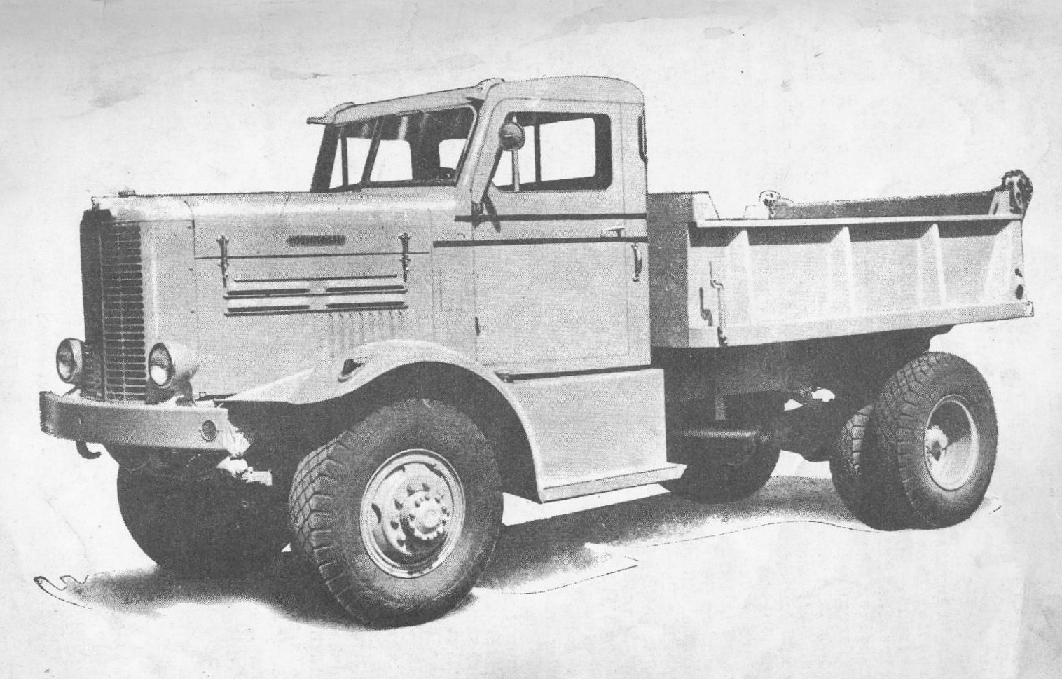 Карьерный самосвал Oshkosh M911 16x6